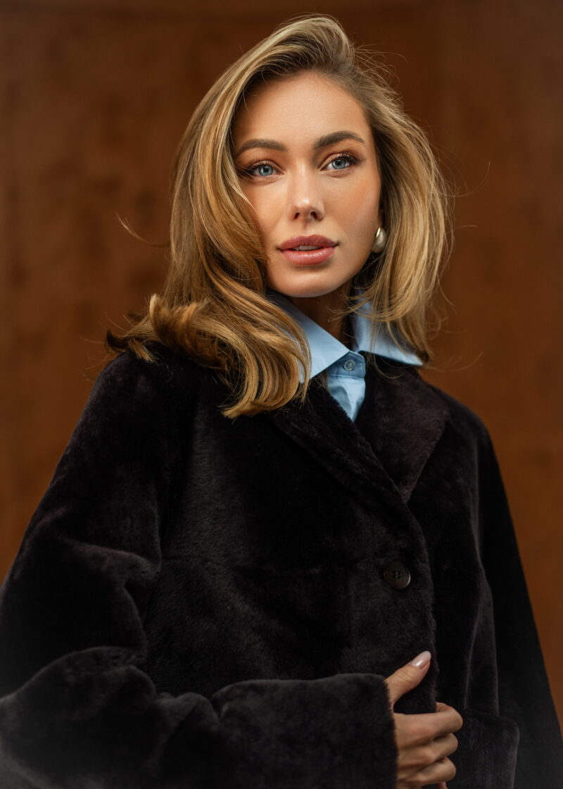 Дублянка з натуральної шкіри овчини в коричневому кольорі