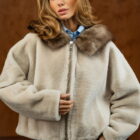 Дублянка з натуральної шкіри в бежевому кольорі,капюшон з натурального хутра куниці 3