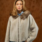 Дублянка з натуральної шкіри в бежевому кольорі,капюшон з натурального хутра куниці 4