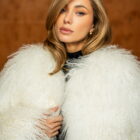 Шуба з натурального хутра лами в кремовому кольорі 2