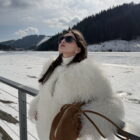 Шуба з хутра лами в білому кольорі 5