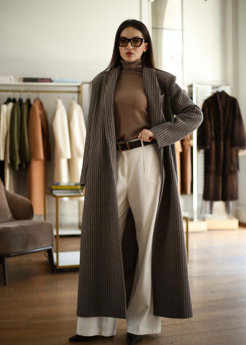 Пальто в бежевому кольорі