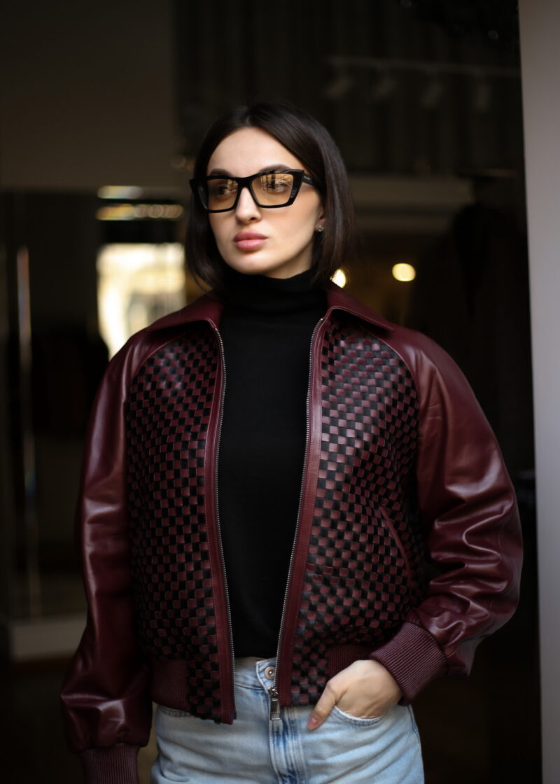 Куртка з натуральної шкіри в бордовому кольорі