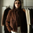 Куртка з натуральної шкіри замші в коричневому кольорі 4