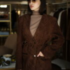 Куртка з натуральної шкіри замші в коричневому кольорі 2