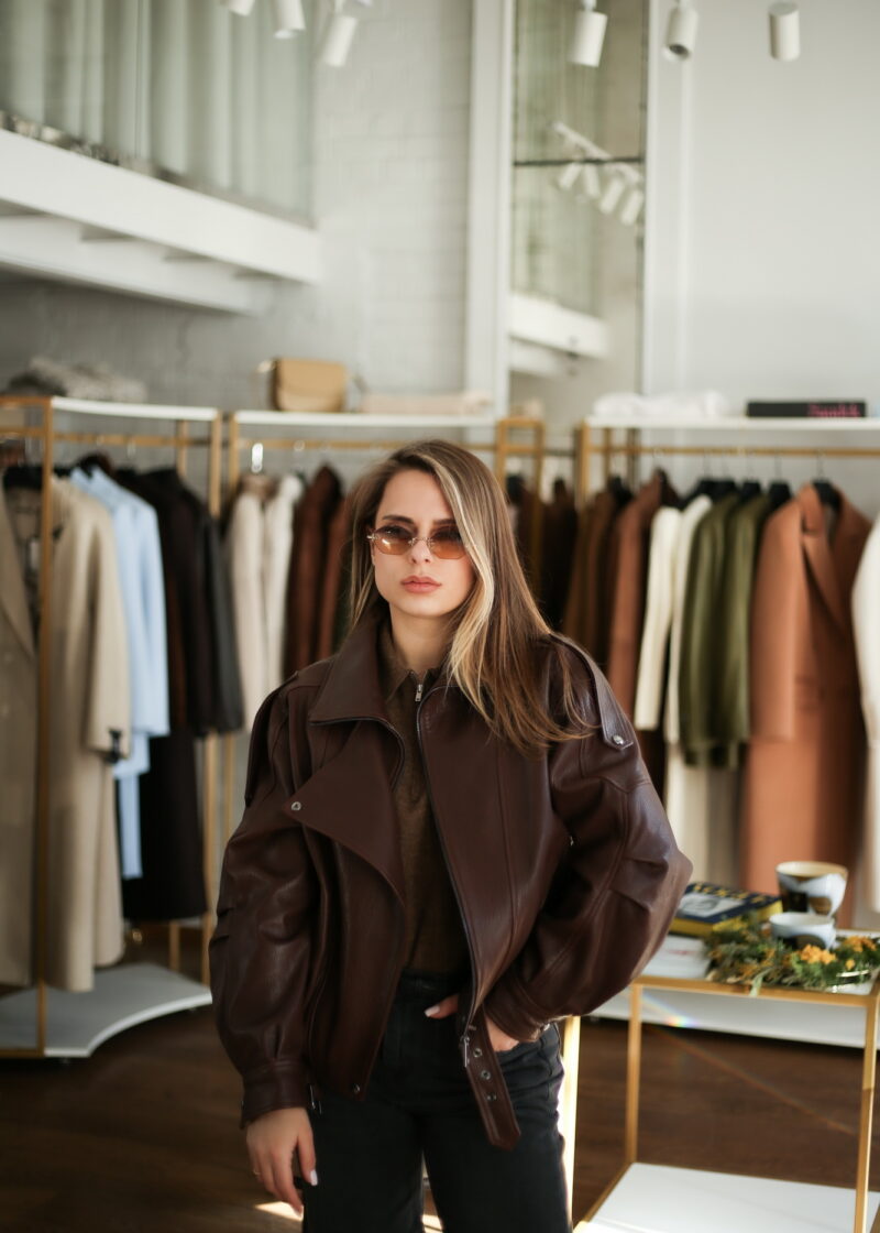 Куртка з натуральної шкіри в коричневому кольорі