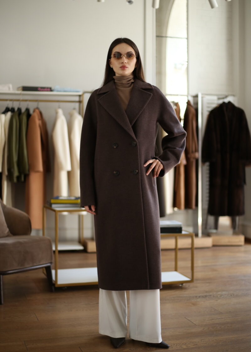 Пальто в коричневому кольорі